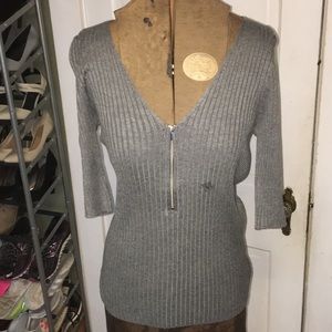 Gray fitted zipper top